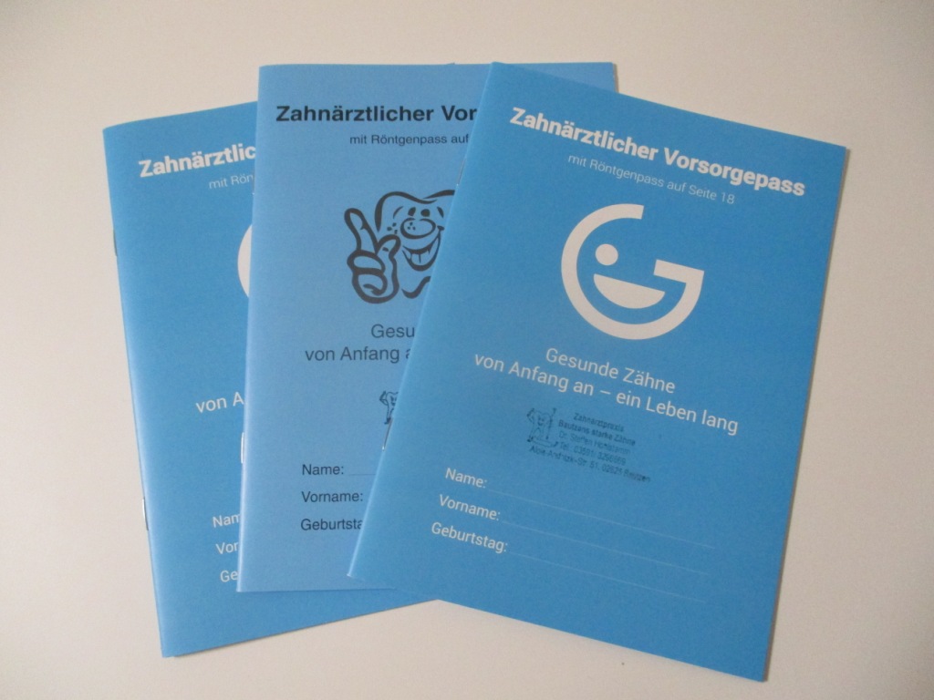 blauer zahnärztlicher Vorsorgepass